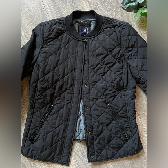 Gap quilted zip jacket in black. Size S NWOT! - Picture 4 of 11